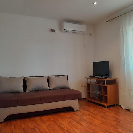 Sreca Apartment Near Beach With Bbq Бибине Стая снимка