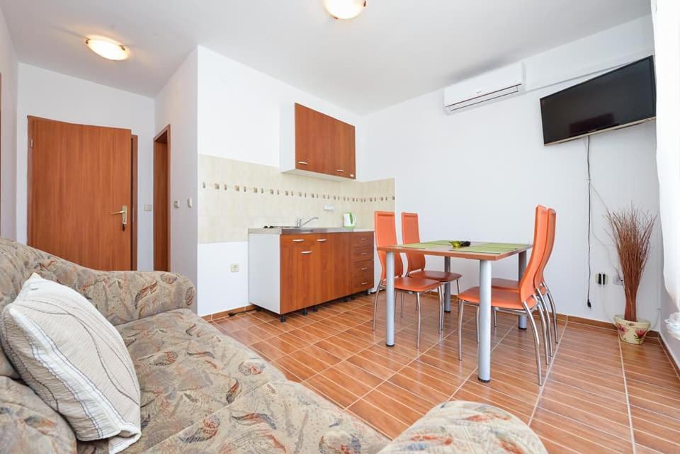 Sreca Apartment Near Beach With Bbq Бибине Екстериор снимка