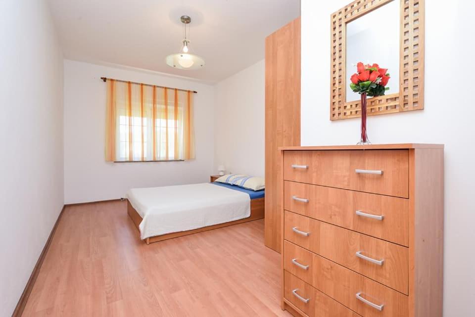 Sreca Apartment Near Beach With Bbq Бибине Екстериор снимка