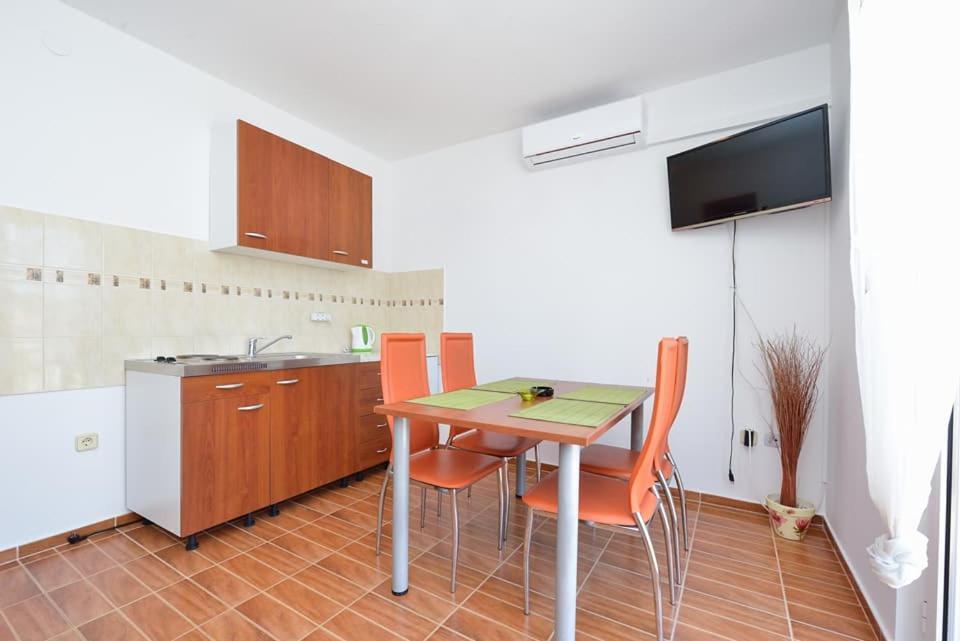 Sreca Apartment Near Beach With Bbq Бибине Екстериор снимка