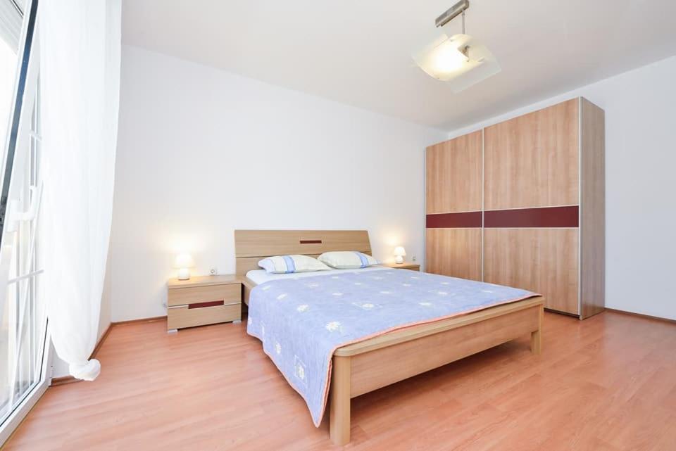 Sreca Apartment Near Beach With Bbq Бибине Екстериор снимка