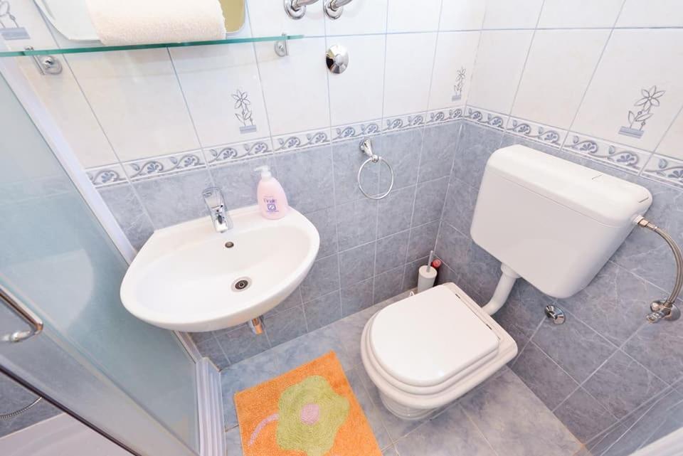Sreca Apartment Near Beach With Bbq Бибине Екстериор снимка