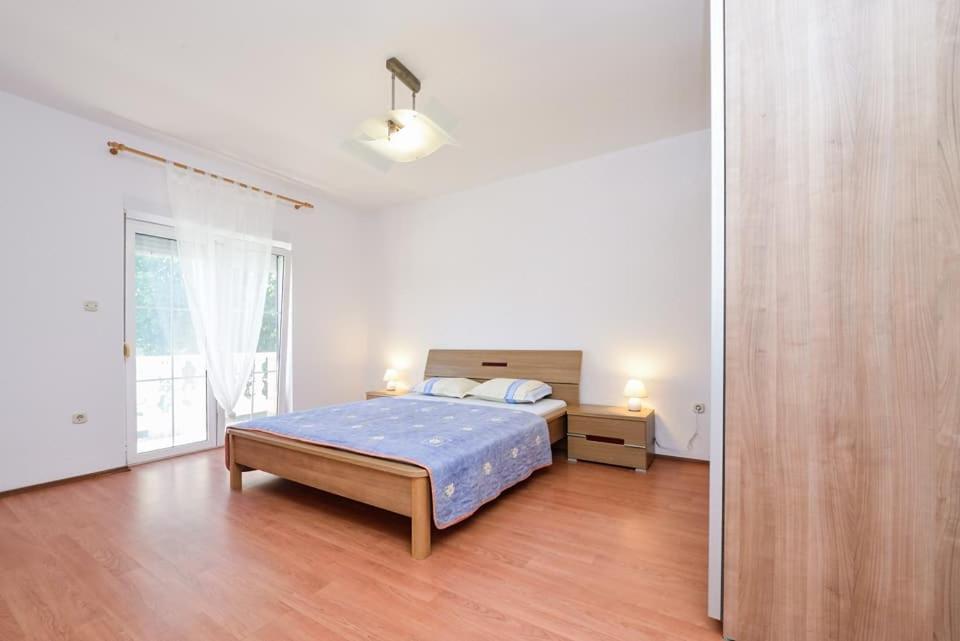 Sreca Apartment Near Beach With Bbq Бибине Екстериор снимка