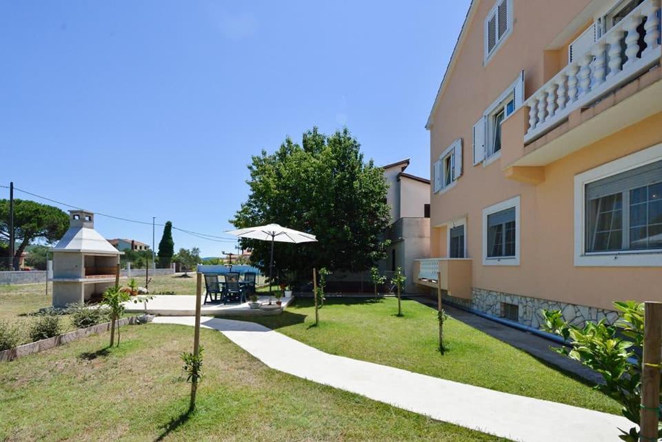 Sreca Apartment Near Beach With Bbq Бибине Екстериор снимка