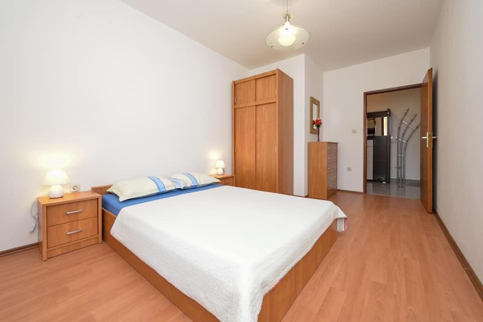 Sreca Apartment Near Beach With Bbq Бибине Екстериор снимка