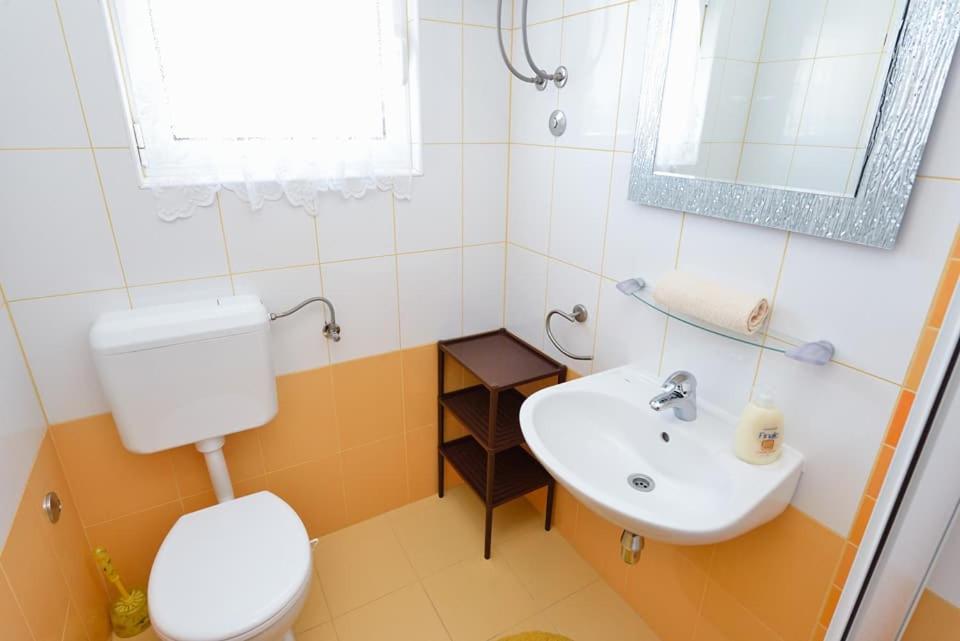Sreca Apartment Near Beach With Bbq Бибине Екстериор снимка