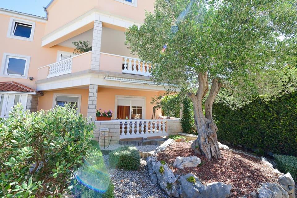 Sreca Apartment Near Beach With Bbq Бибине Екстериор снимка