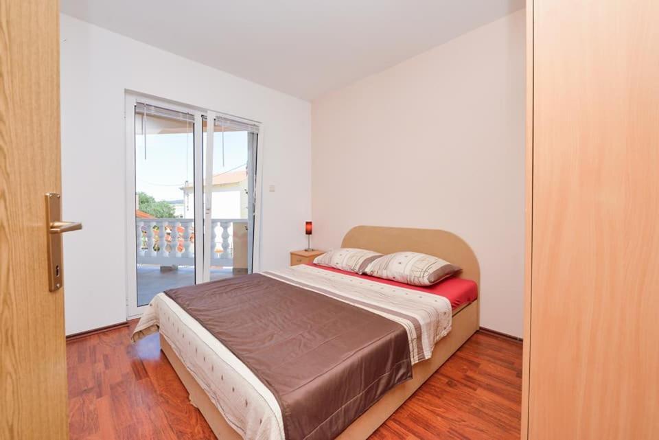 Sreca Apartment Near Beach With Bbq Бибине Екстериор снимка