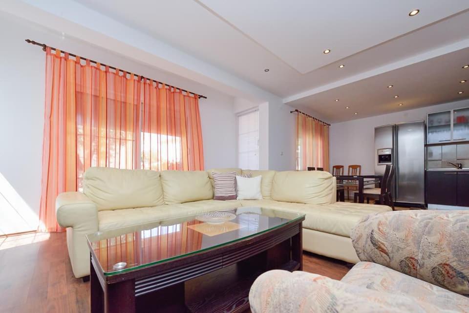 Sreca Apartment Near Beach With Bbq Бибине Екстериор снимка