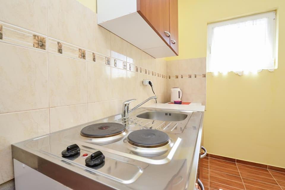 Sreca Apartment Near Beach With Bbq Бибине Екстериор снимка